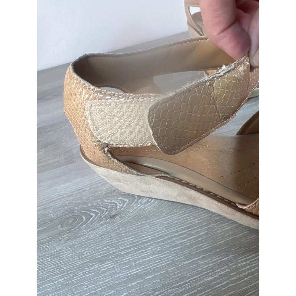 Clarks Collection Hazelle Alba Tan Leather Snake Print Wedge Sandals Size‎ 7.5